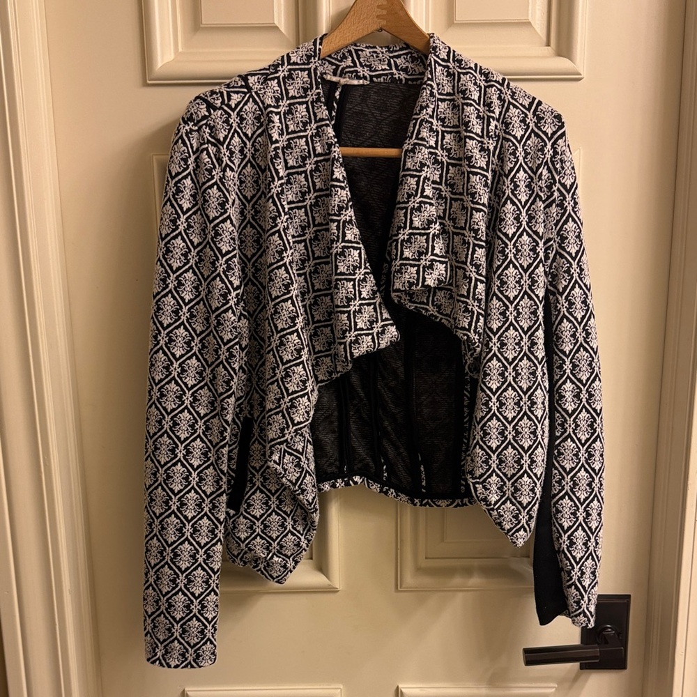 41 Hawthorn Black and White Geometric Blazer